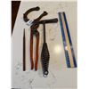 Image 1 : 1398 old horeshoe & tools