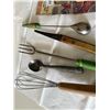 Image 2 : 1411 kitchen items