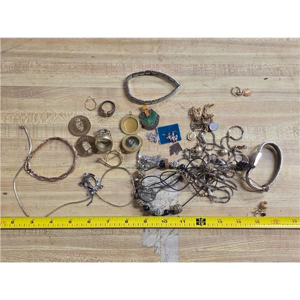 Lot of misc jewelry