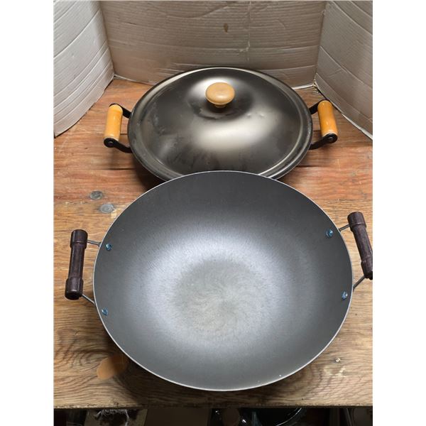 2 kitchen woks