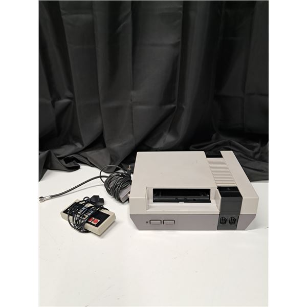 nintendo entertainment system w/ cord + control (not tested)