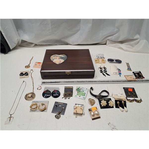 "assorted jewlery box + jewlery"