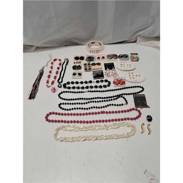 "necklacses + jewlery"