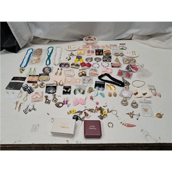 "assorted jewlery"