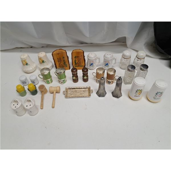 (14) set salt and pepper shakers
