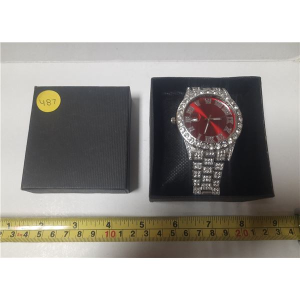 New Silver Colour Luxury Men's Quartz "Sparkling" Wrist Watch. (Working)