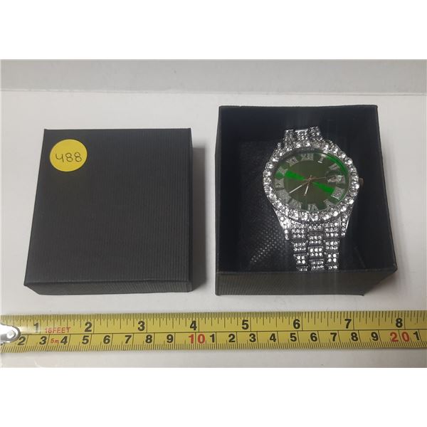 New Silver Colour Luxury Men's Quartz "Sparkling" Wrist Watch. (Working)