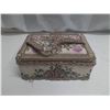 Image 4 : Vintage Woven Wicker Sewing Basket.