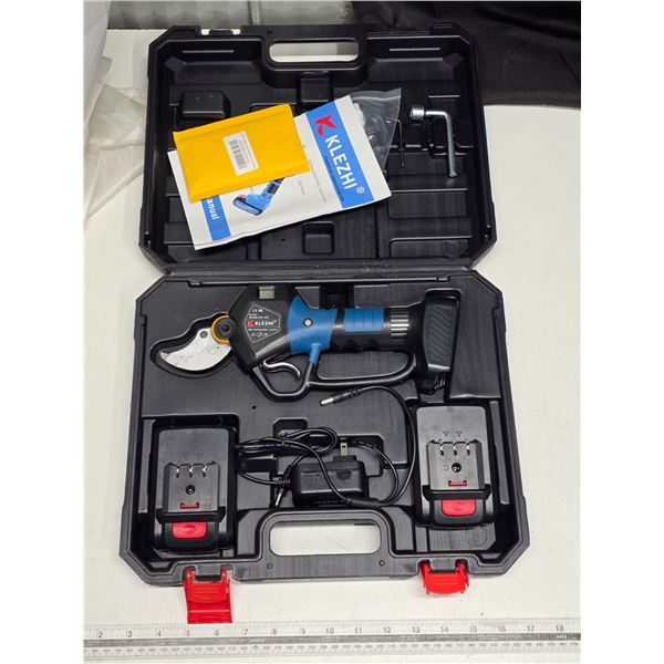 Klezhi Electric Pruning Shears. Battery Charger and User’s Manual included- Used very littl