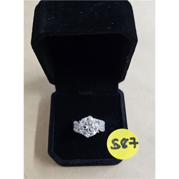 #587-5.00 CT GRA CERTIFIED ROUND BRILLIANT CUT MOISSANITE STONE VVS D COLOR SET WITH 140 ROUND BRILL