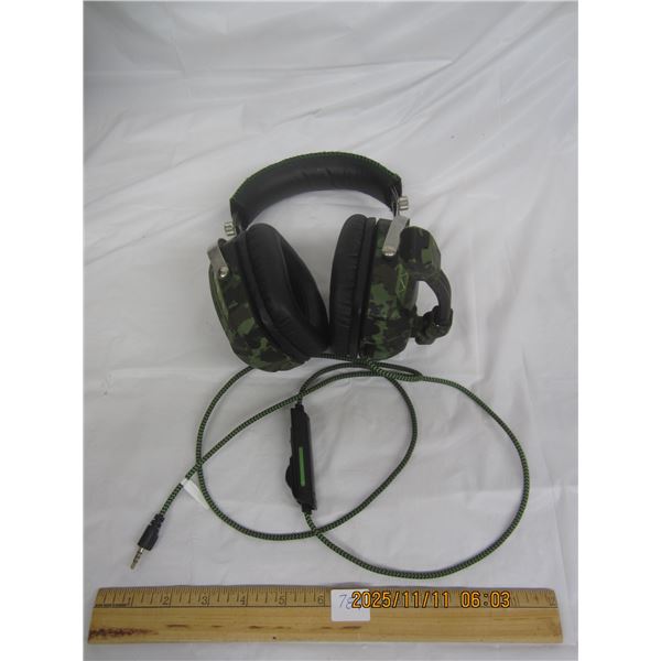 789. Video Gamer Headphones with Microphone