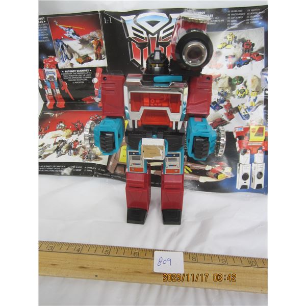 809. 1984 Auto Bot Scientist Transformer from Robot to a Microscope Complete with Original Brochure 