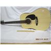 Image 1 : 823. Acoustic Guitar