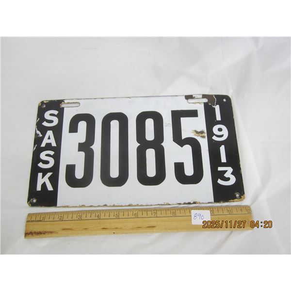 890.Ultra Rare 1913 Saskatchewan Porcelain Authentic License Plate