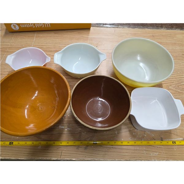 Lot of pyrex dishes