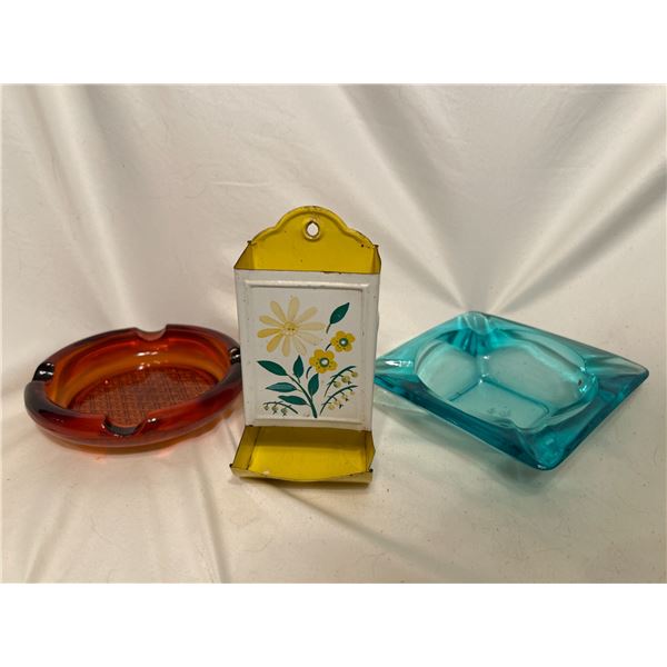 Vintage daisy match holder, cobalt blue & amber ashtrays