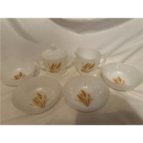 Milk glass anchor hocking fire king 1950-60 golden Wheat collection cream sugar 4 desert dishes
