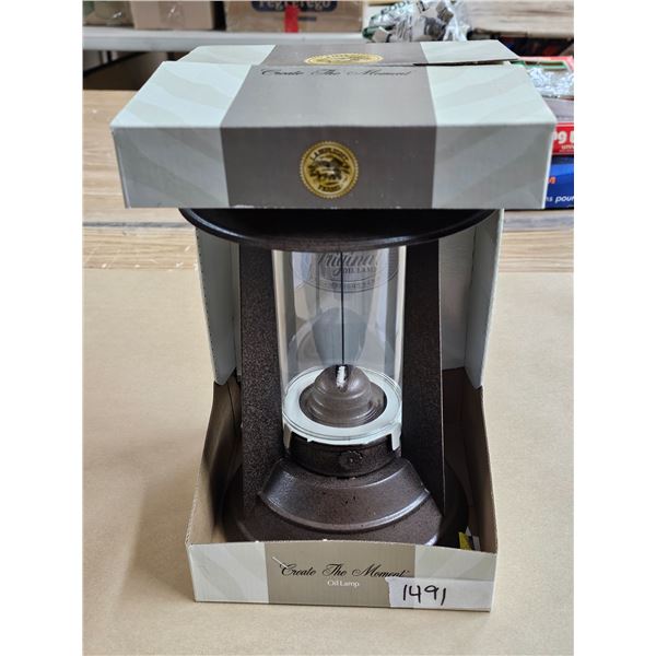 Lamplight Farms Oil Lamp New in Box