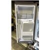 Image 3 : HISENSE 36"W STAINLESS STEEL FRENCH DOOR REFRIGERATOR WITH 2 BOTTOM FREEZER DRAWERS