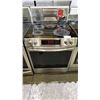 Image 1 : FRIGIDAIRE GALLERY 30"W STAINLESS STEEL SLIDE-IN STOVE WITH CONVECTION OVEN