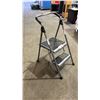 Image 1 : 2-STEP STEP LADDER