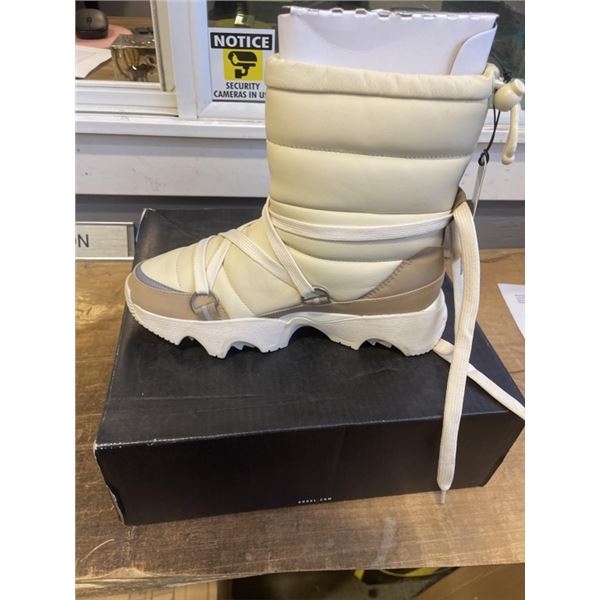 NEW SOREL KINETIC IMPACT NXT MID BOOT WATERPROOF, SIZE WOMENS 8.5