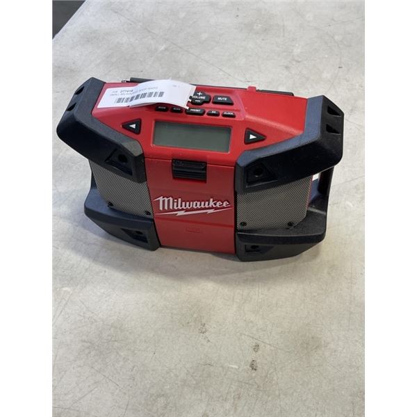 SMALL MILWAUKEE SHOP RADIO