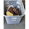 Image 3 : TOTE OF SANDING DISCS