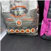 Image 5 : TWO BAGS OF CAT FOOD AND 25 POUCHES OF CAT BOOSTER