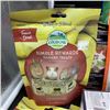 Image 12 : LOT OF GUINEA PIG FOOD AND SMALL PET FOOD AND ACCESSORIES