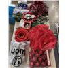 Image 1 : TOTE OF CHRISTMAS DECOR