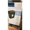 Image 2 : INSIGNIA 6-SHEET CROSSCUT SHREDDER WORKING