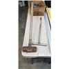 Image 3 : LOT OF TOOLS, SLEDGE HAMMER, SQAURE, ETC