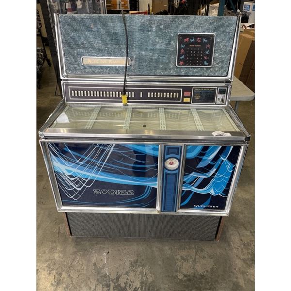 ANTIQUE WURLITZER JUKEBOX, AS FOUND, LIGHTS UP