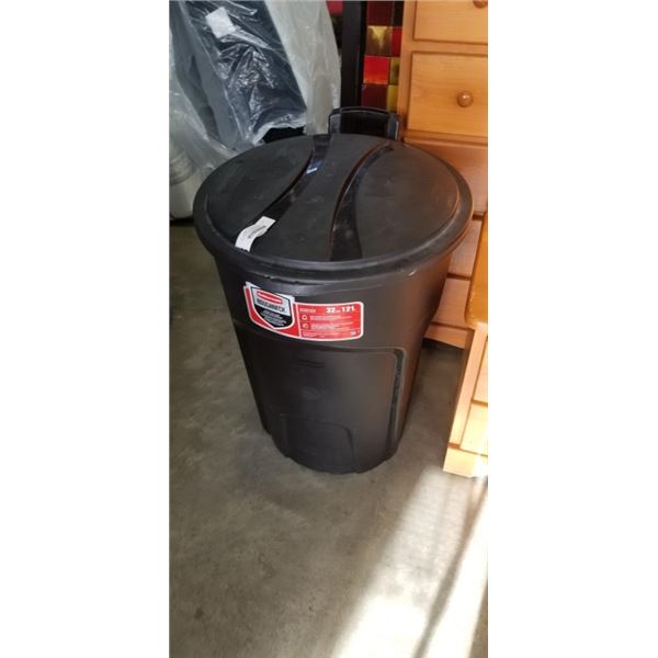 RUBBERMAID ROUGH NECK GARBAGE CAN