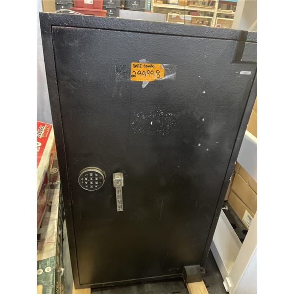 HEAVY METAL SAFE, WITH COMBINATION, WORKING, 46 INCH TALL, 26.5 WIDE, 24 INCH DEEP, APPROX 7-800LBS