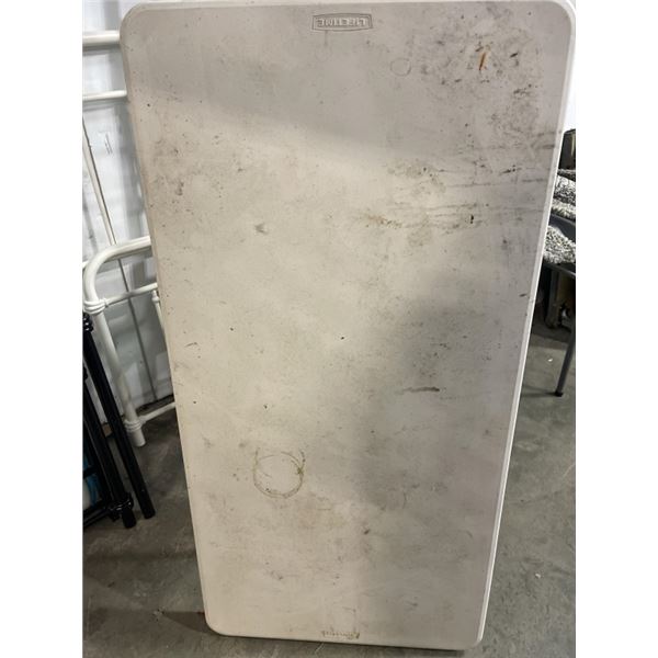 4FT FOLDING TABLE