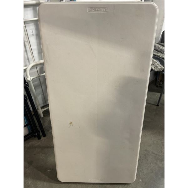 4FT FOLDING TABLE