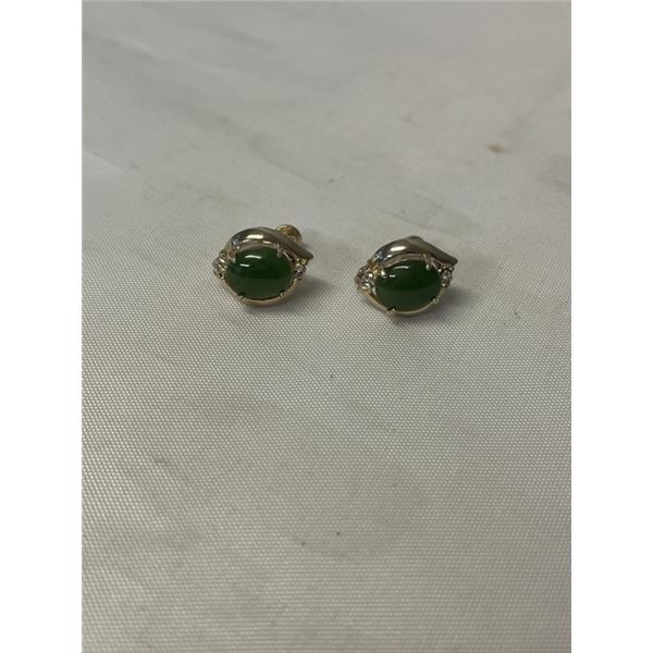 VINTAGE GREEN BC JADE/ NEPHRITE STONES PAIR OF SCREW ON/ CLIP ON EARRINGS