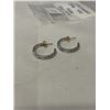Image 1 : 14K GOLD POST AND 14K GOLD PAIR OF SILVER COLOUR HOOP EARRINGS