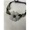 Image 3 : VINTAGE HAND CARVED JADE W/ TINY GARNET BEADS FLOWER CENTER W/ BEADS BRACELET, SELF ADJUSTABLE