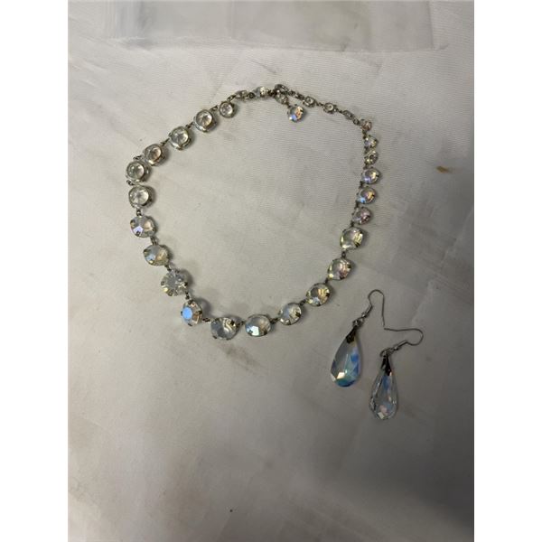 VINTAGE CRYSTAL CHOKER NECKLACE AND PAIR OF EARRINGS