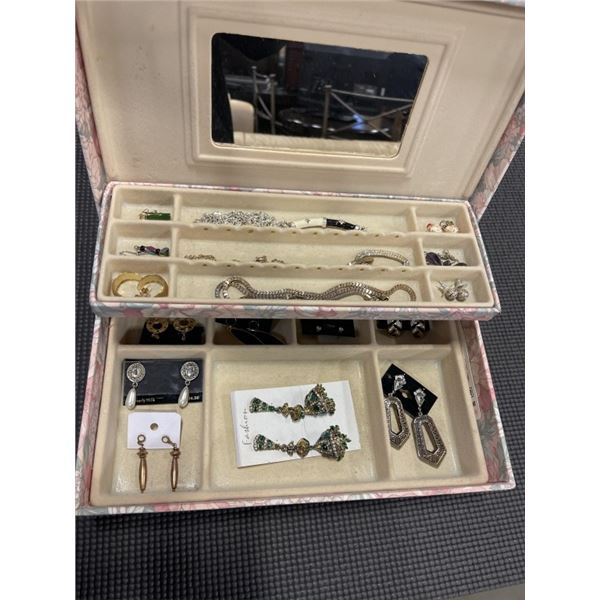 JEWELLERY BOX FULL OF ESTATE JEWELLERY