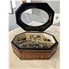 Image 2 : VINTAGE JEWELRY BOX W/ LOTS OF CONTENTS