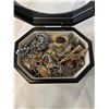 Image 4 : VINTAGE JEWELRY BOX W/ LOTS OF CONTENTS