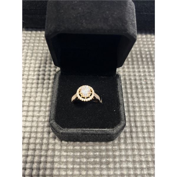 NEW 18K GOLD PLATED 1.0CT SIMULATED DIAMOND (CZ) LUXURY HALO RING, SIZE 7