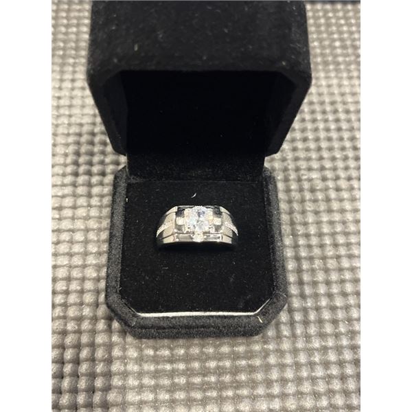 NEW PLATINUM PLATED 1.0CT SIMULATED DIAMOND (CZ) MENS RING, RESIZEABLE