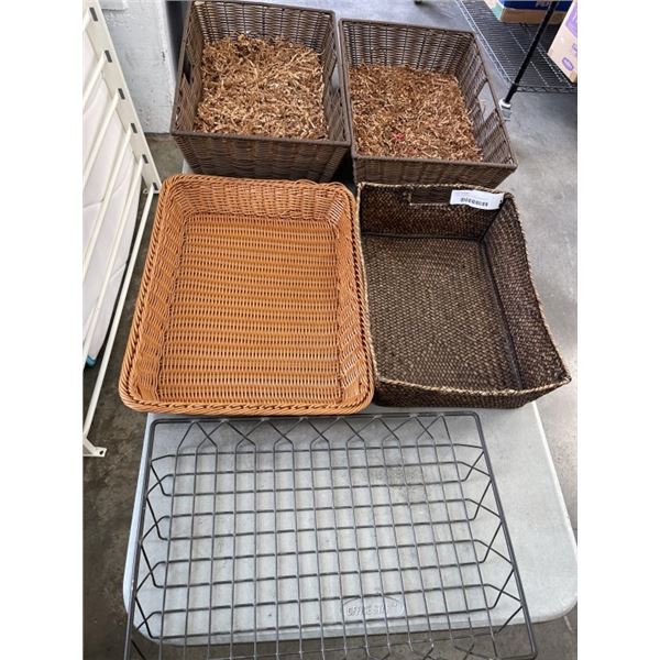 LOT OF WICKER STORAGE BASKETS