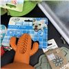Image 8 : BOX OF NEW PET ACCESSORIES AND TOYS