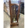 Image 3 : GRANDFATHER CLOCK WITH KEY, WORKING